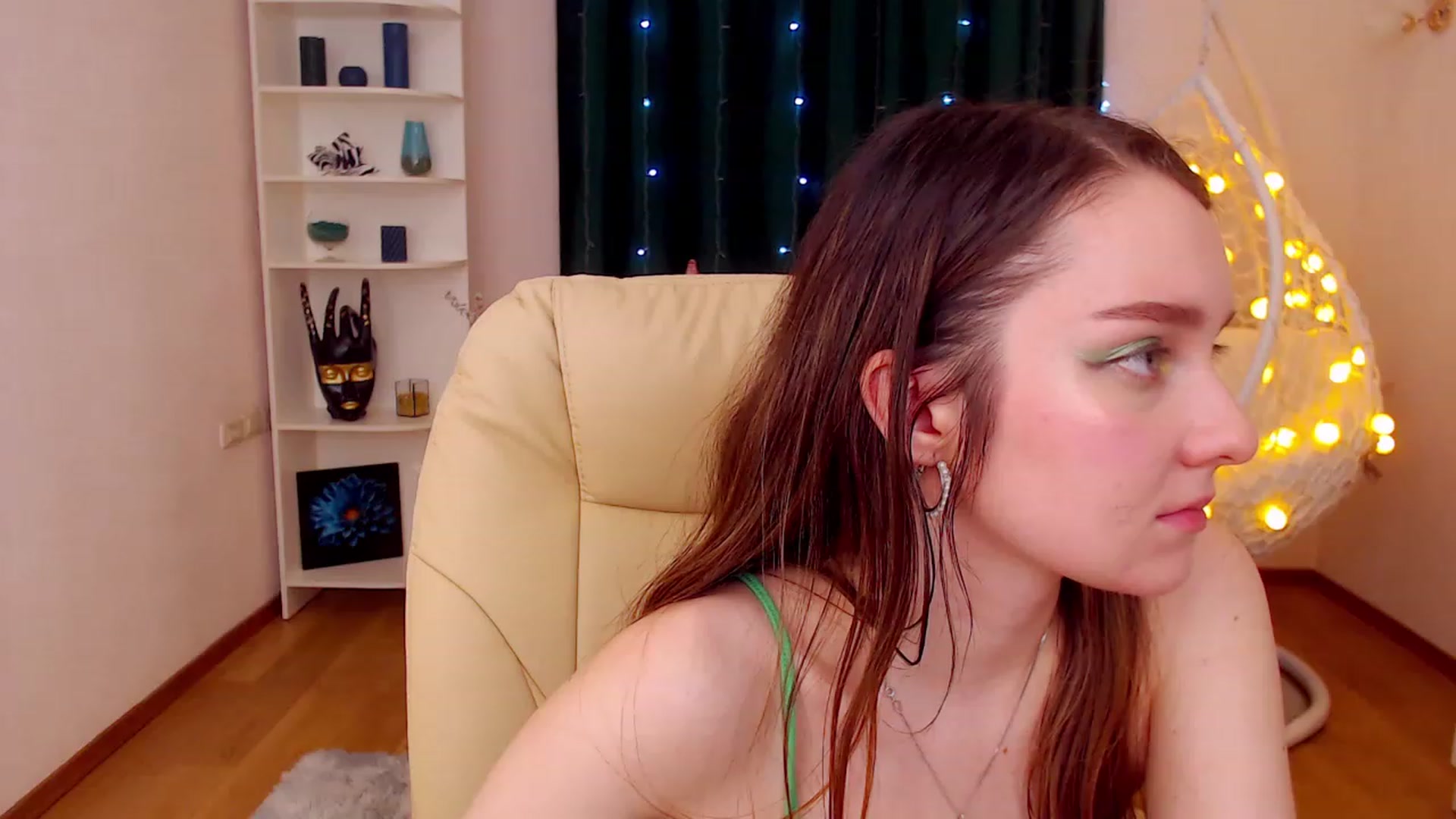 Gallery image thumbnail from OceanFeelss's myfreecams stream on, 12/18/2022, 09:16 image 8 of 20