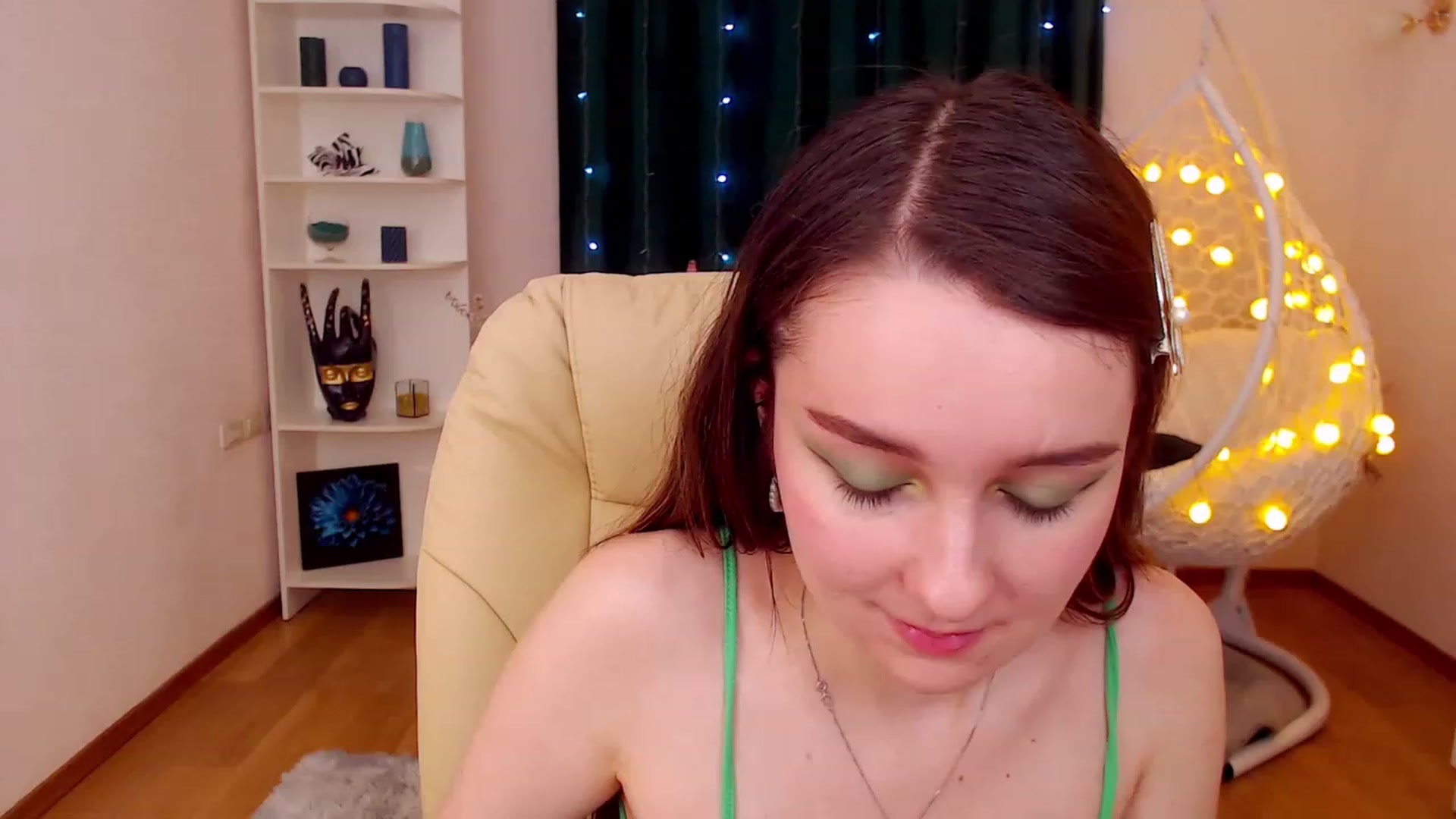 Gallery image thumbnail from OceanFeelss's myfreecams stream on, 12/18/2022, 09:16 image 15 of 20