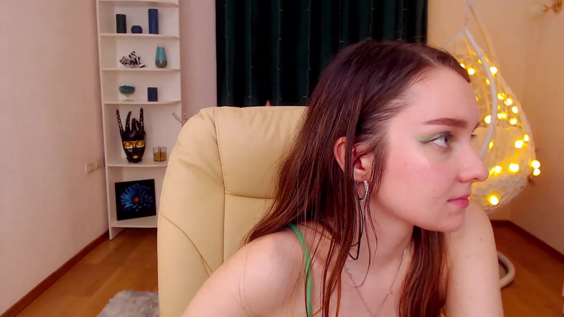 Gallery image thumbnail from OceanFeelss's myfreecams stream on, 12/18/2022, 09:16 image 9 of 20