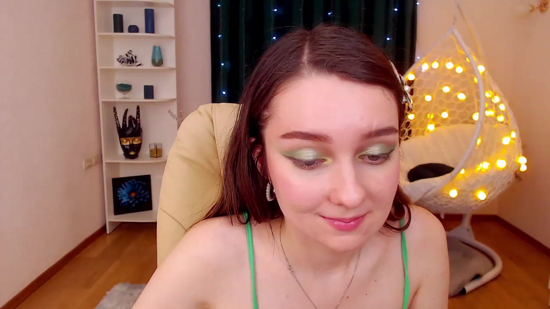 Gallery image thumbnail from OceanFeelss's myfreecams stream on, 12/18/2022, 09:16 image 17 of 20