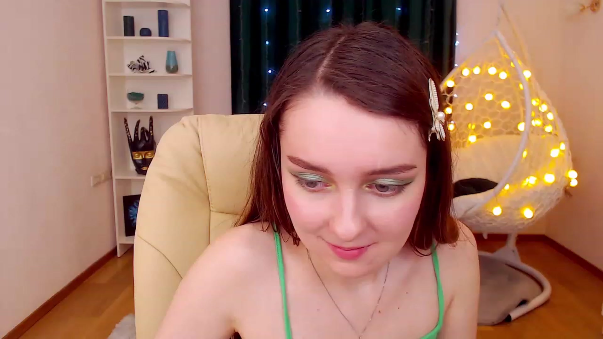 Gallery image thumbnail from OceanFeelss's myfreecams stream on, 12/18/2022, 09:48 image 8 of 20