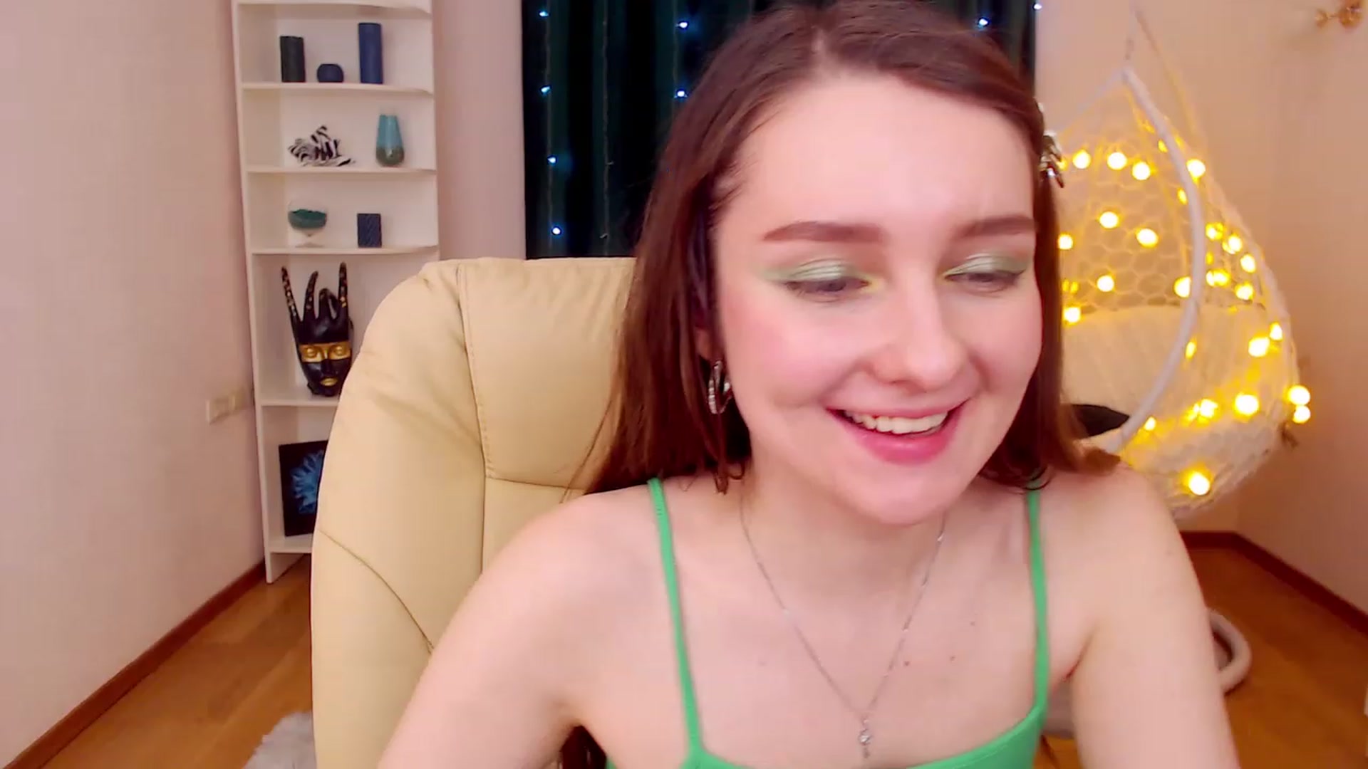 Gallery image thumbnail from OceanFeelss's myfreecams stream on, 12/18/2022, 09:48 image 7 of 20