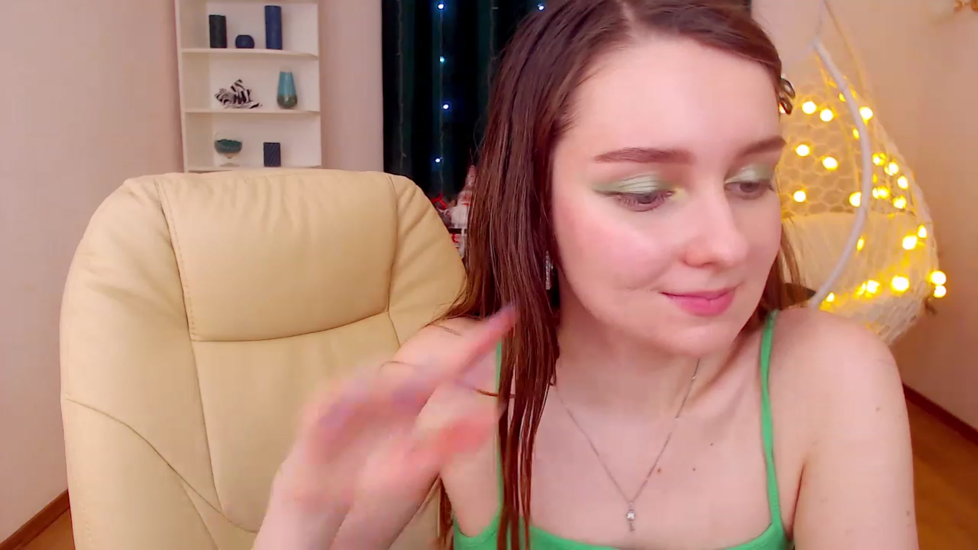 Gallery image thumbnail from OceanFeelss's myfreecams stream on, 12/18/2022, 09:48 image 4 of 20