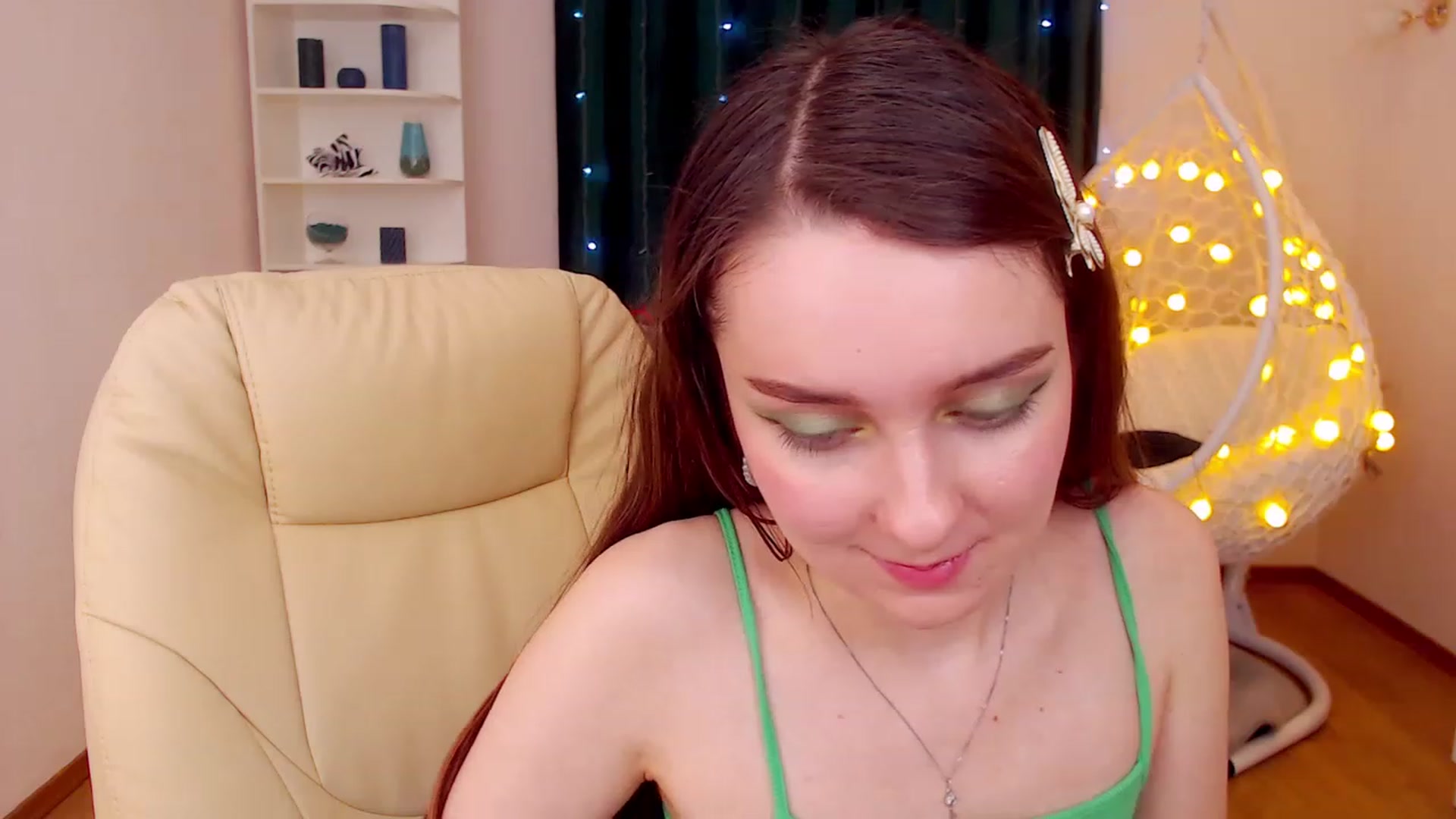 Gallery image thumbnail from OceanFeelss's myfreecams stream on, 12/18/2022, 09:48 image 6 of 20