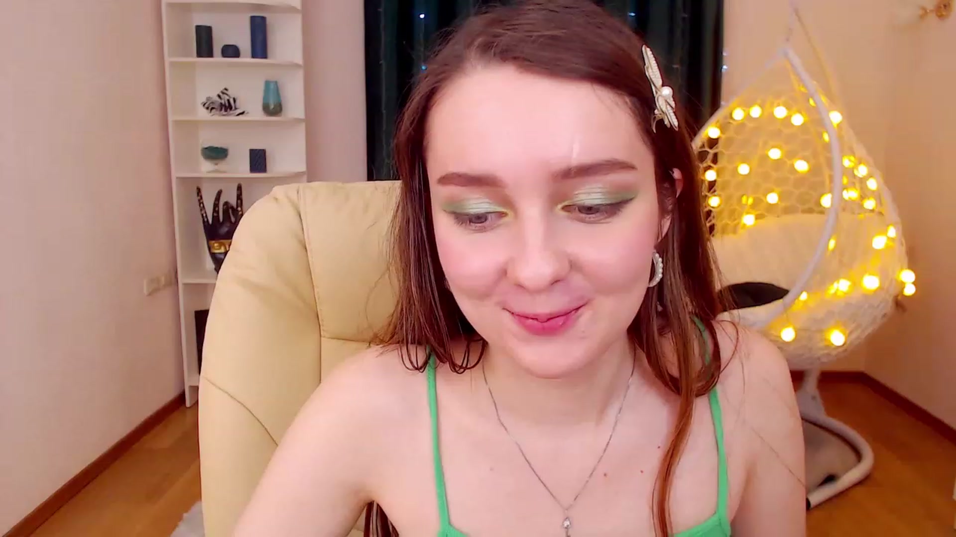 Gallery image thumbnail from OceanFeelss's myfreecams stream on, 12/18/2022, 09:48 image 11 of 20