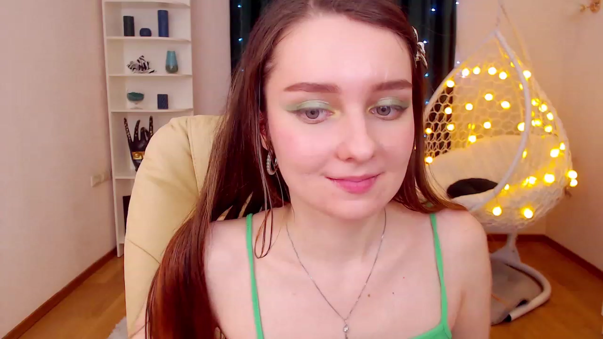 Gallery image thumbnail from OceanFeelss's myfreecams stream on, 12/18/2022, 09:48 image 13 of 20