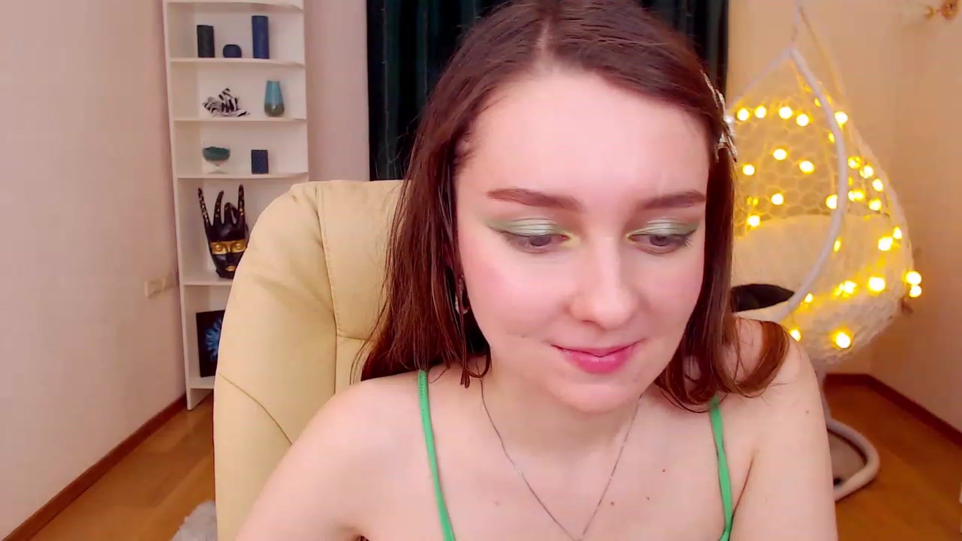 Gallery image thumbnail from OceanFeelss's myfreecams stream on, 12/18/2022, 09:48 image 9 of 20