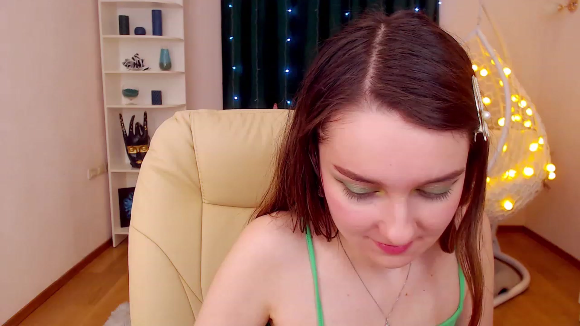 Gallery image thumbnail from OceanFeelss's myfreecams stream on, 12/18/2022, 09:48 image 10 of 20
