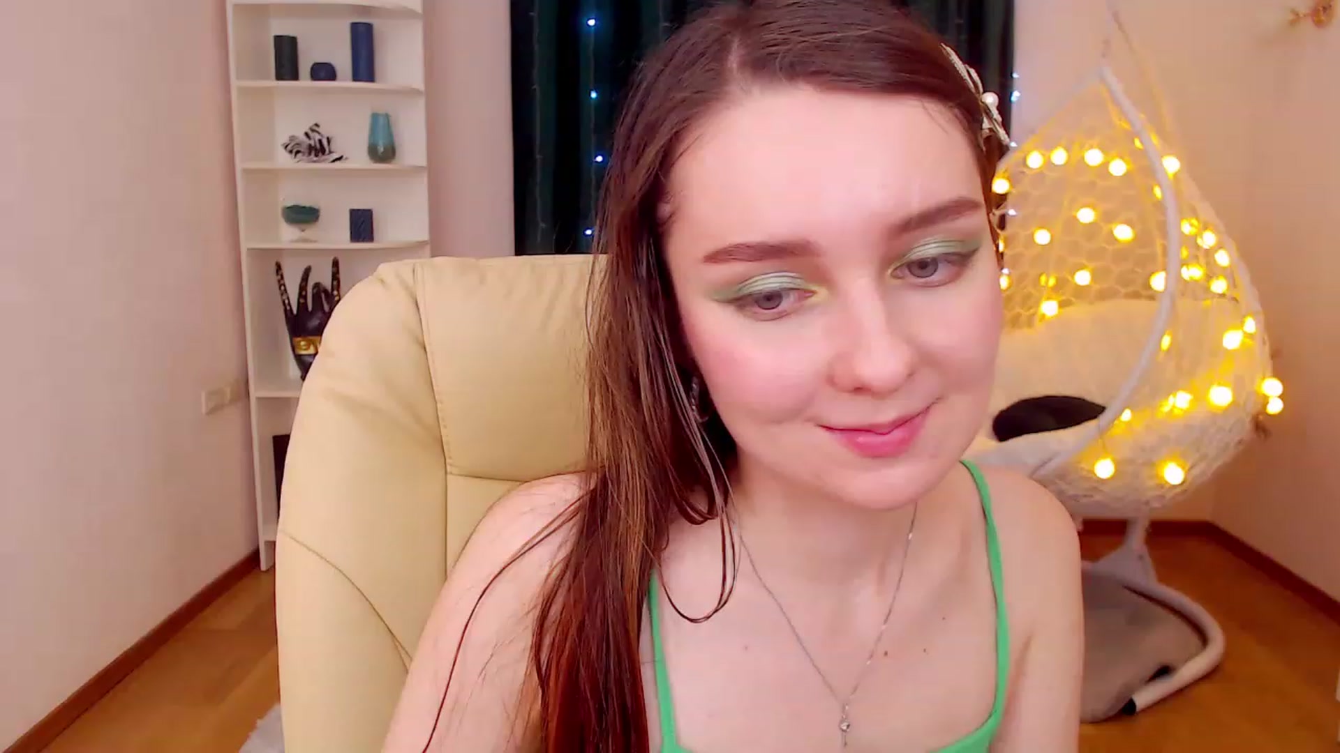 Gallery image thumbnail from OceanFeelss's myfreecams stream on, 12/18/2022, 09:48 image 14 of 20