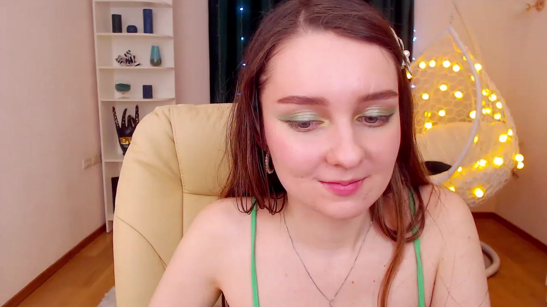 Gallery image thumbnail from OceanFeelss's myfreecams stream on, 12/18/2022, 09:48 image 12 of 20