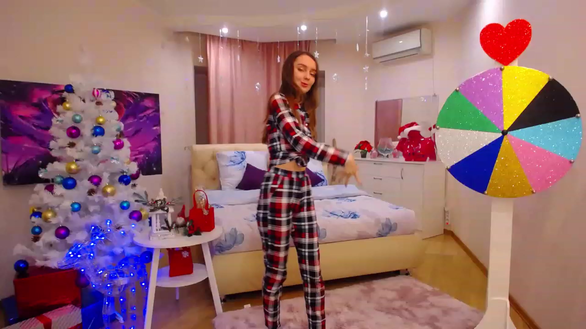 Gallery image thumbnail from OceanFeelss's myfreecams stream on, 12/19/2022, 05:14 image 4 of 20