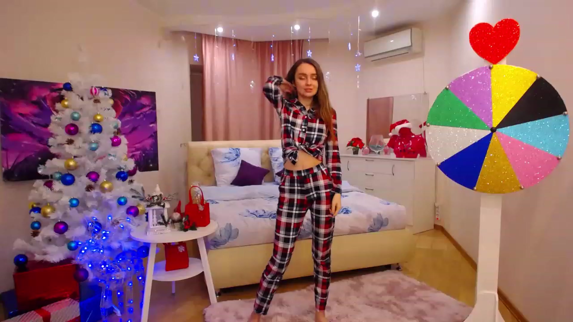 Gallery image thumbnail from OceanFeelss's myfreecams stream on, 12/19/2022, 05:14 image 5 of 20