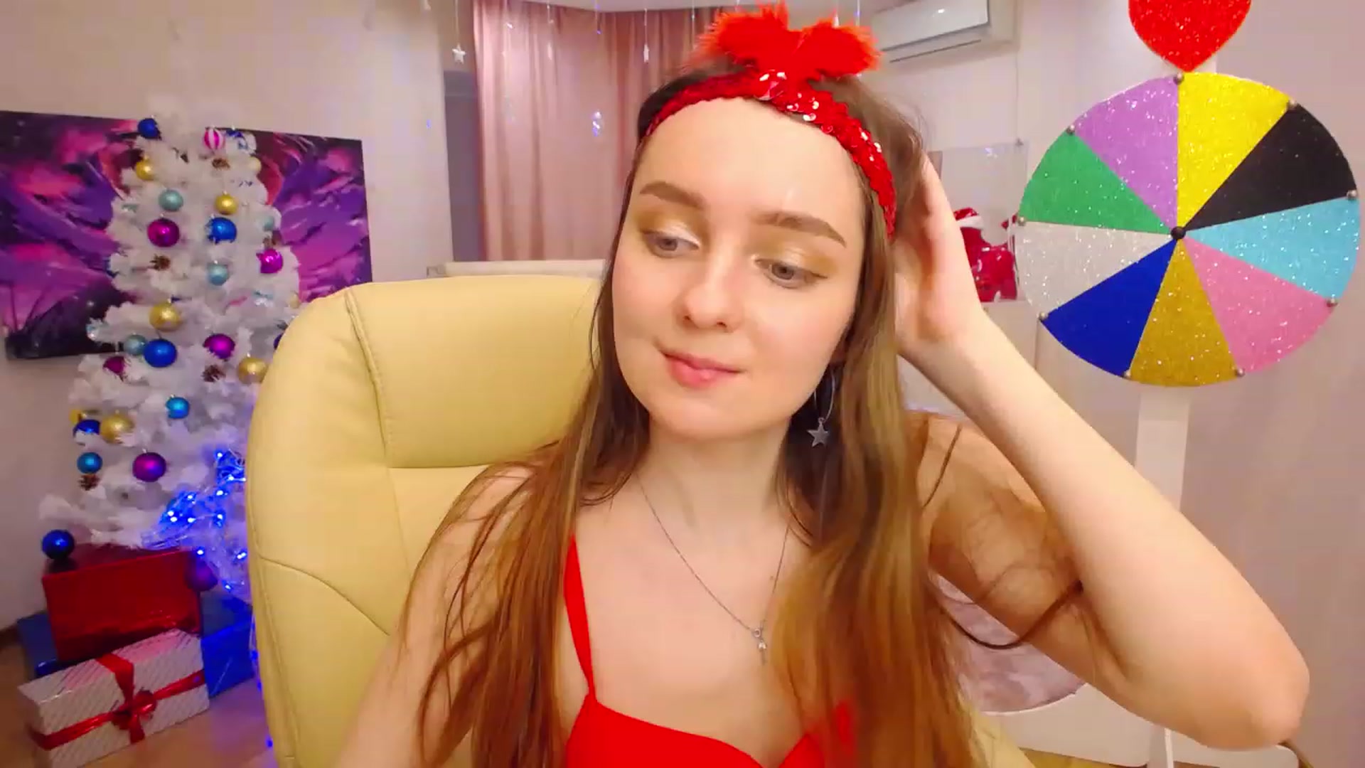 Gallery image thumbnail from OceanFeelss's myfreecams stream on, 12/19/2022, 07:48 image 10 of 20