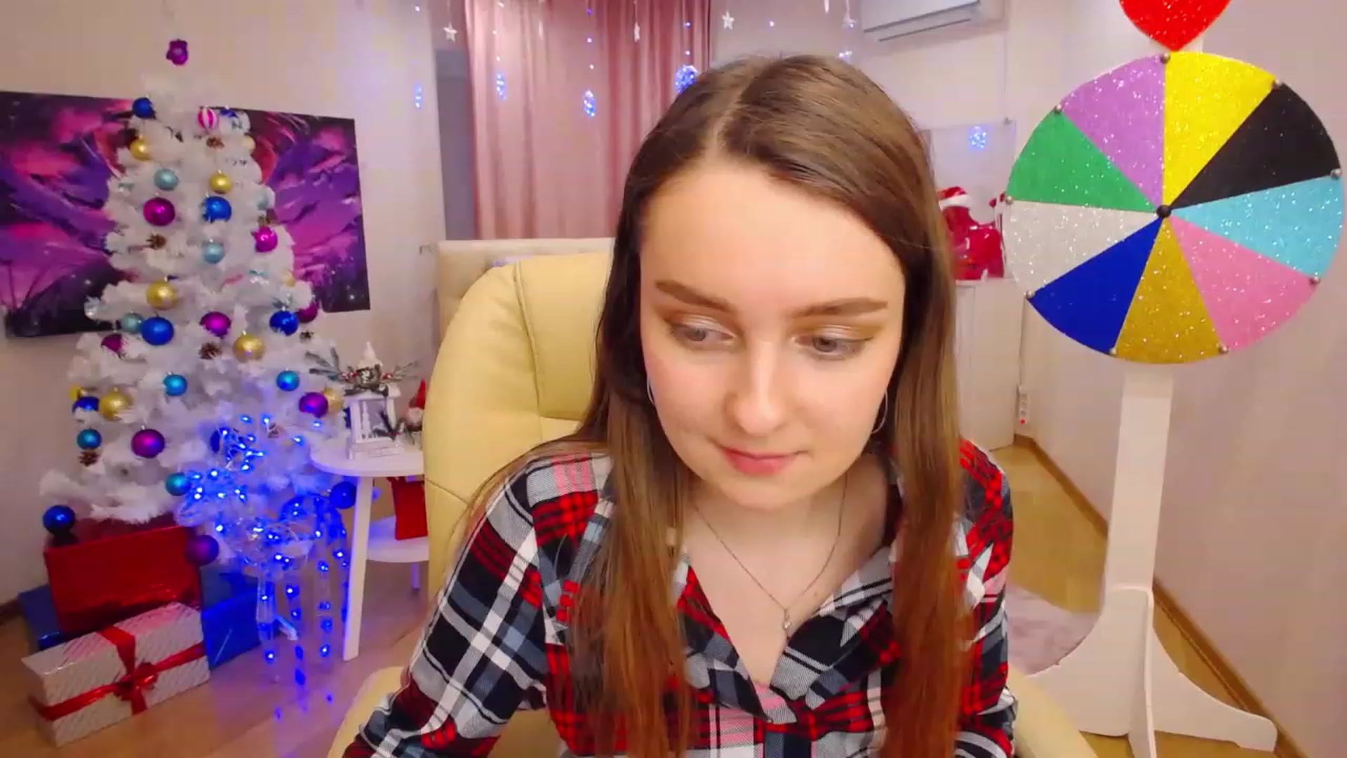 Gallery image thumbnail from OceanFeelss's myfreecams stream on, 12/19/2022, 09:56 image 1 of 20
