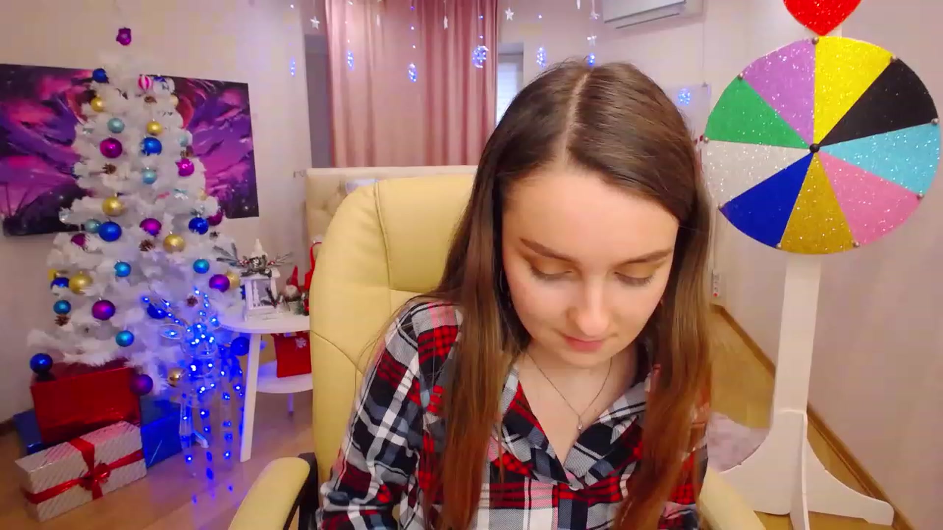 Gallery image thumbnail from OceanFeelss's myfreecams stream on, 12/19/2022, 09:56 image 4 of 20