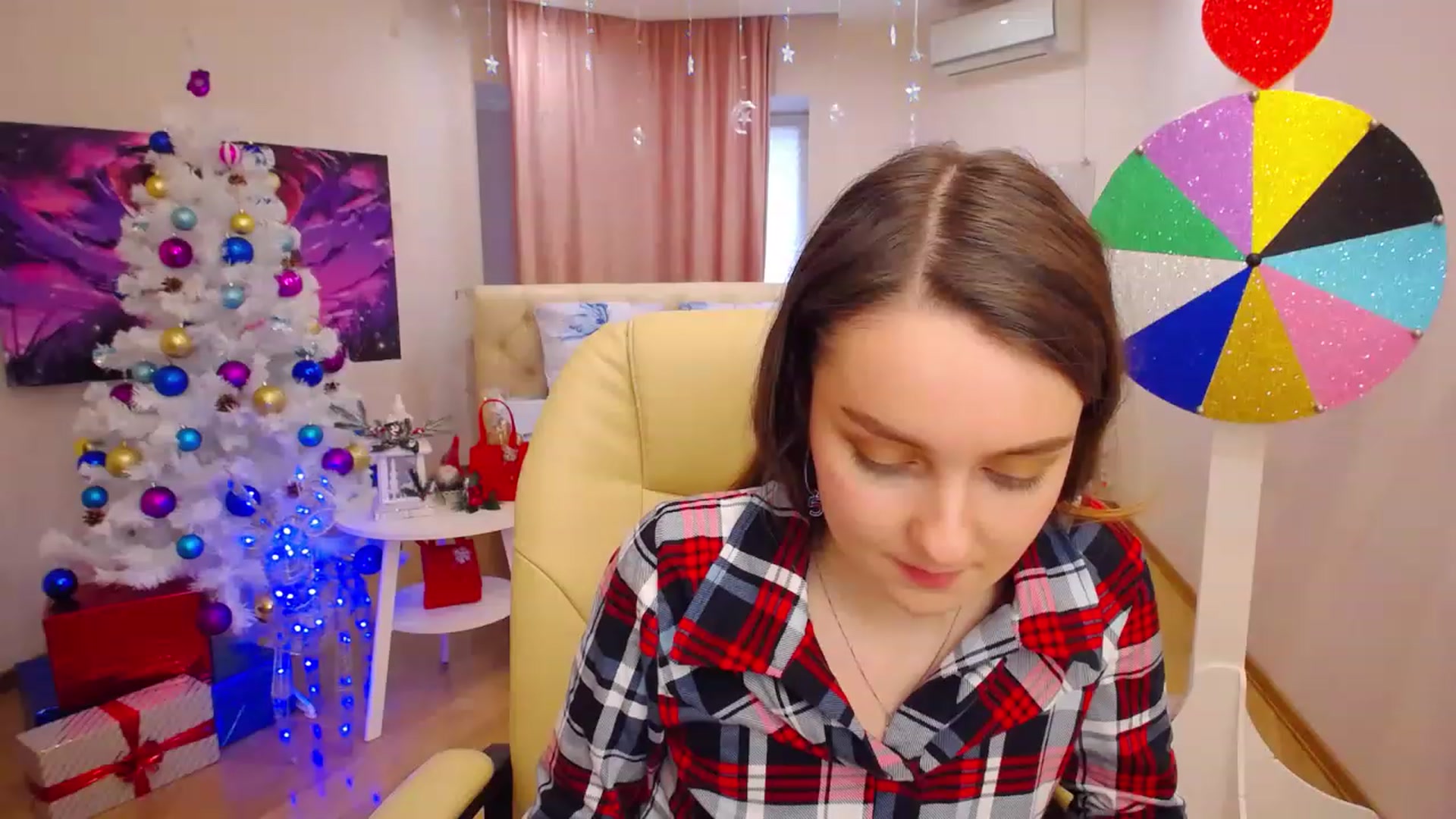 Gallery image thumbnail from OceanFeelss's myfreecams stream on, 12/19/2022, 09:56 image 20 of 20