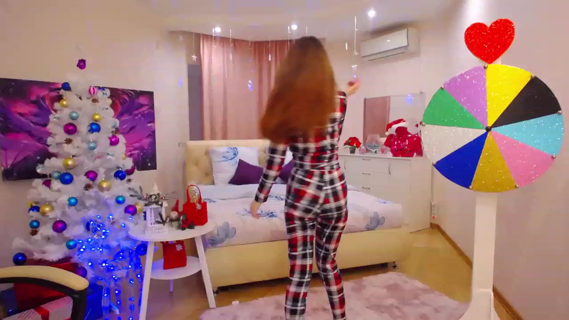 Gallery image thumbnail from OceanFeelss's myfreecams stream on, 12/19/2022, 09:56 image 6 of 20