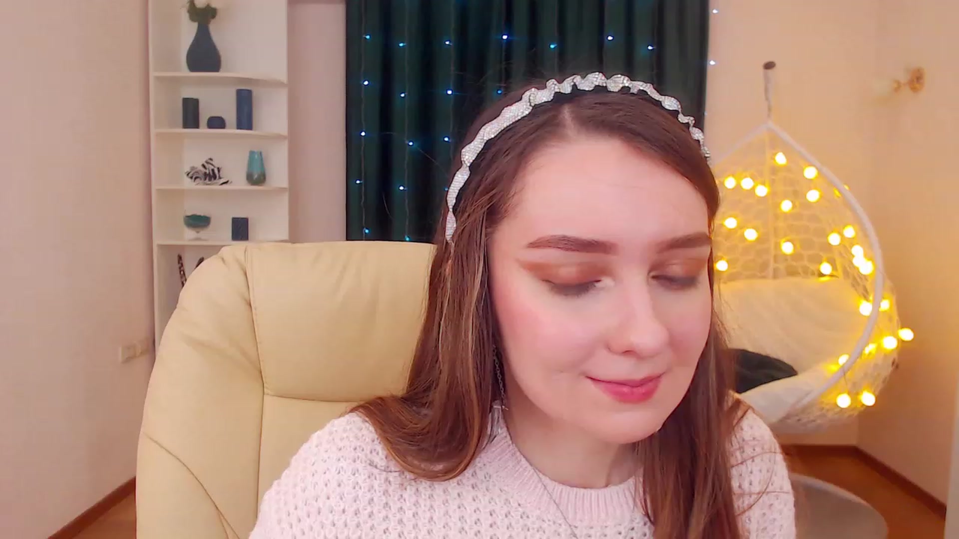 Gallery image thumbnail from OceanFeelss's myfreecams stream on, 12/20/2022, 11:32 image 19 of 20