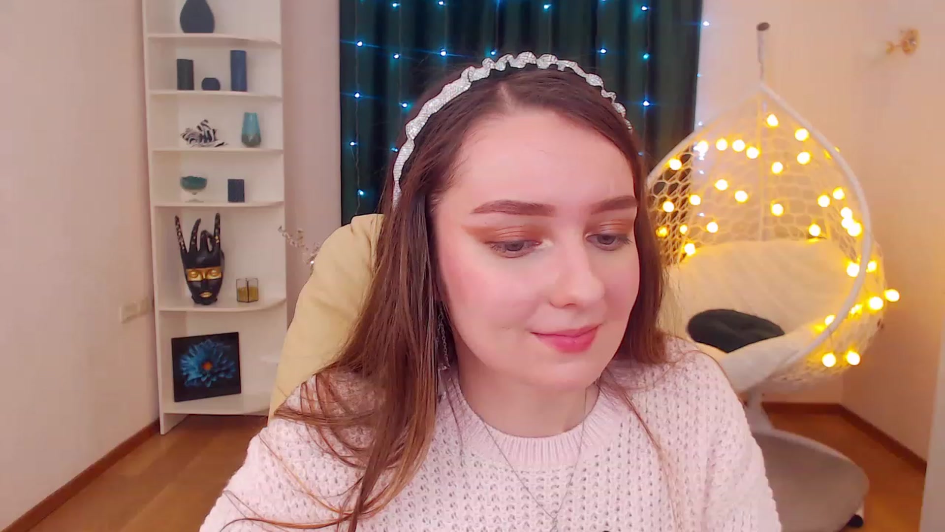 Gallery image thumbnail from OceanFeelss's myfreecams stream on, 12/20/2022, 11:32 image 16 of 20