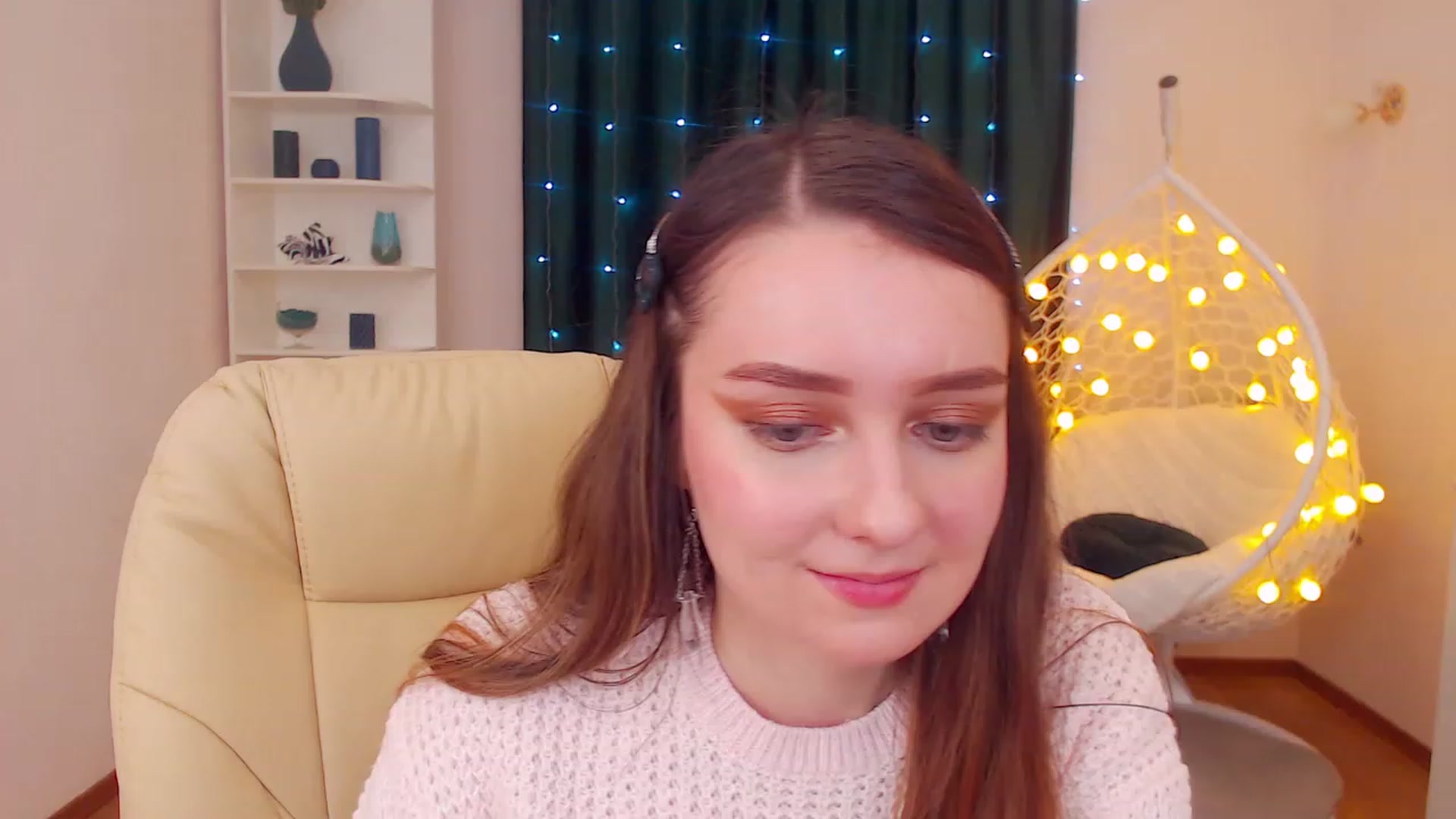 Gallery image thumbnail from OceanFeelss's myfreecams stream on, 12/20/2022, 13:21 image 13 of 20