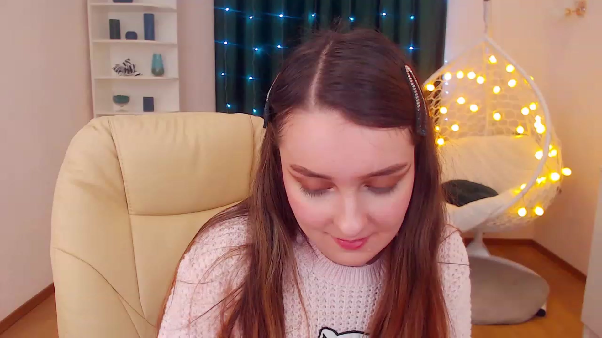 Gallery image thumbnail from OceanFeelss's myfreecams stream on, 12/20/2022, 13:21 image 14 of 20