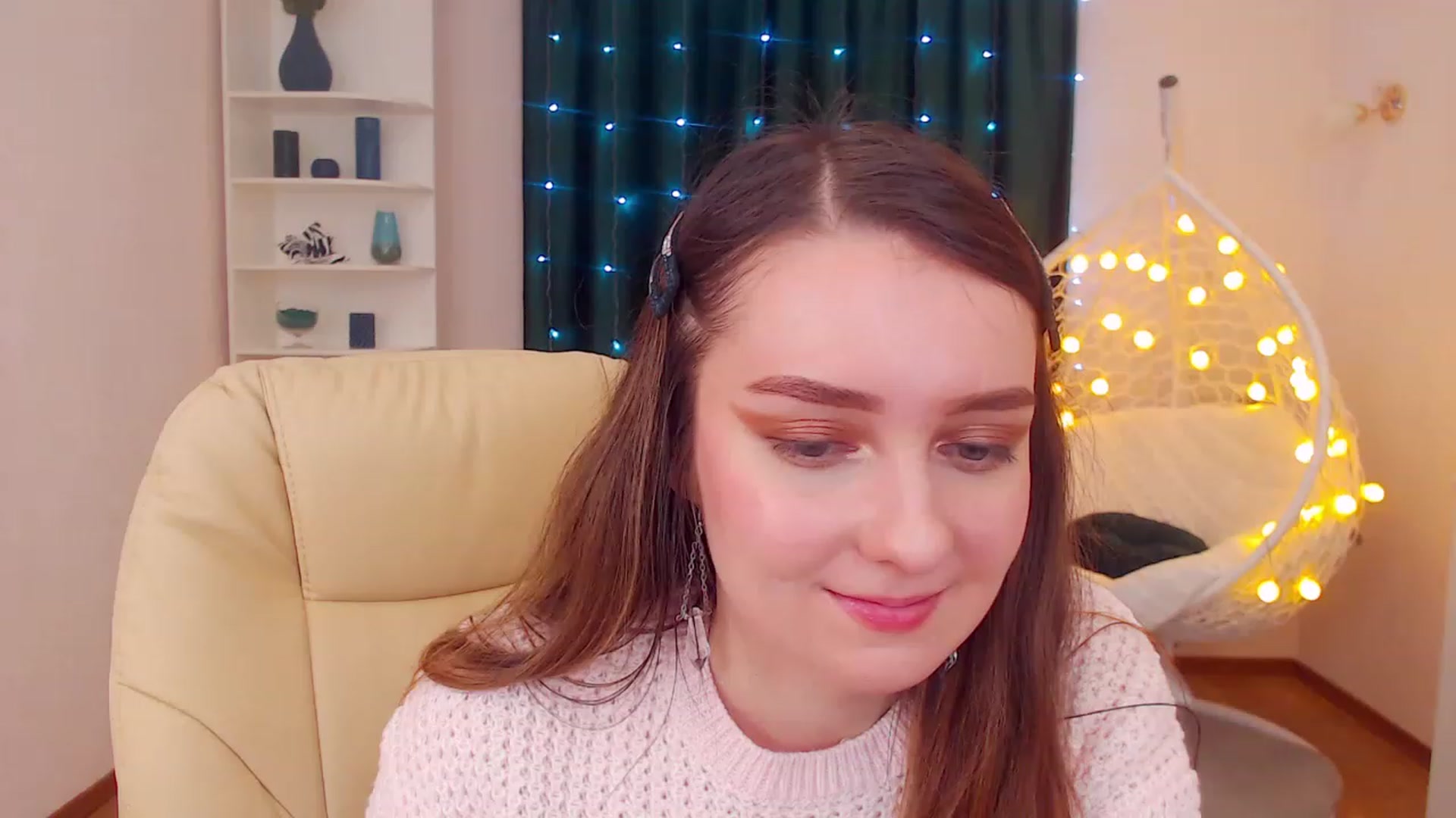 Gallery image thumbnail from OceanFeelss's myfreecams stream on, 12/20/2022, 13:21 image 12 of 20