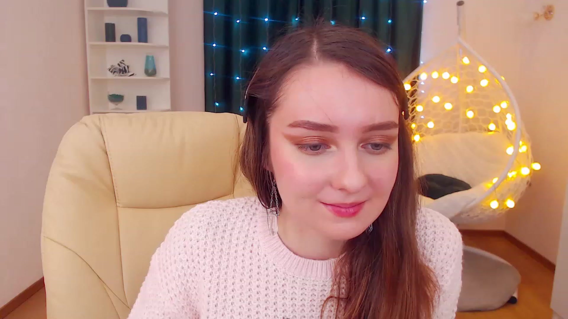 Gallery image thumbnail from OceanFeelss's myfreecams stream on, 12/20/2022, 13:21 image 3 of 20
