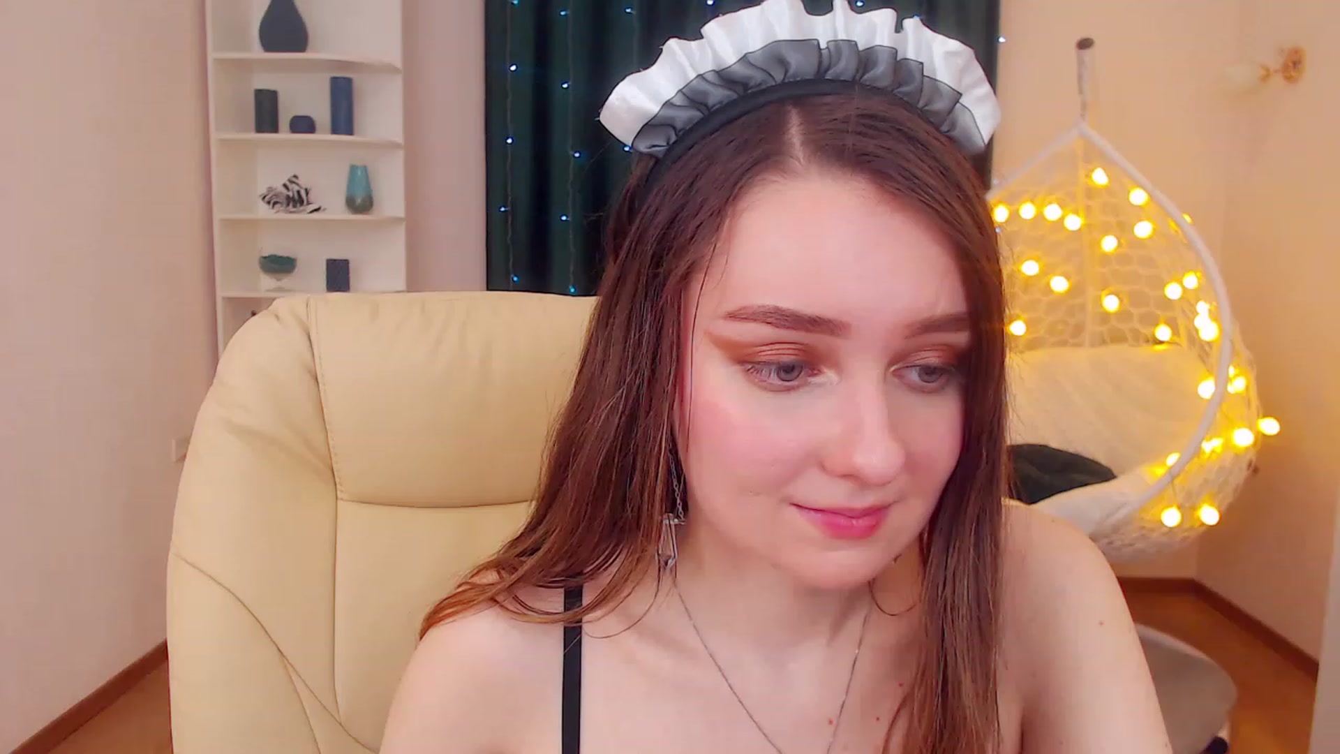 Gallery image thumbnail from OceanFeelss's myfreecams stream on, 12/20/2022, 15:53 image 12 of 20