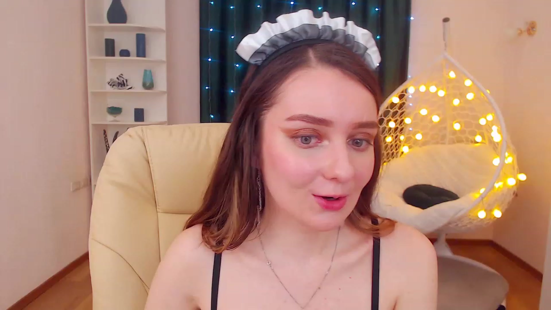 Gallery image thumbnail from OceanFeelss's myfreecams stream on, 12/20/2022, 15:53 image 10 of 20