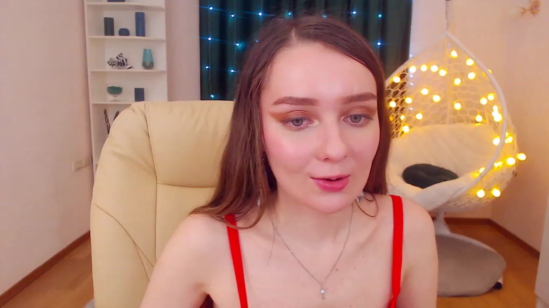 Gallery image thumbnail from OceanFeelss's myfreecams stream on, 12/20/2022, 15:53 image 15 of 20