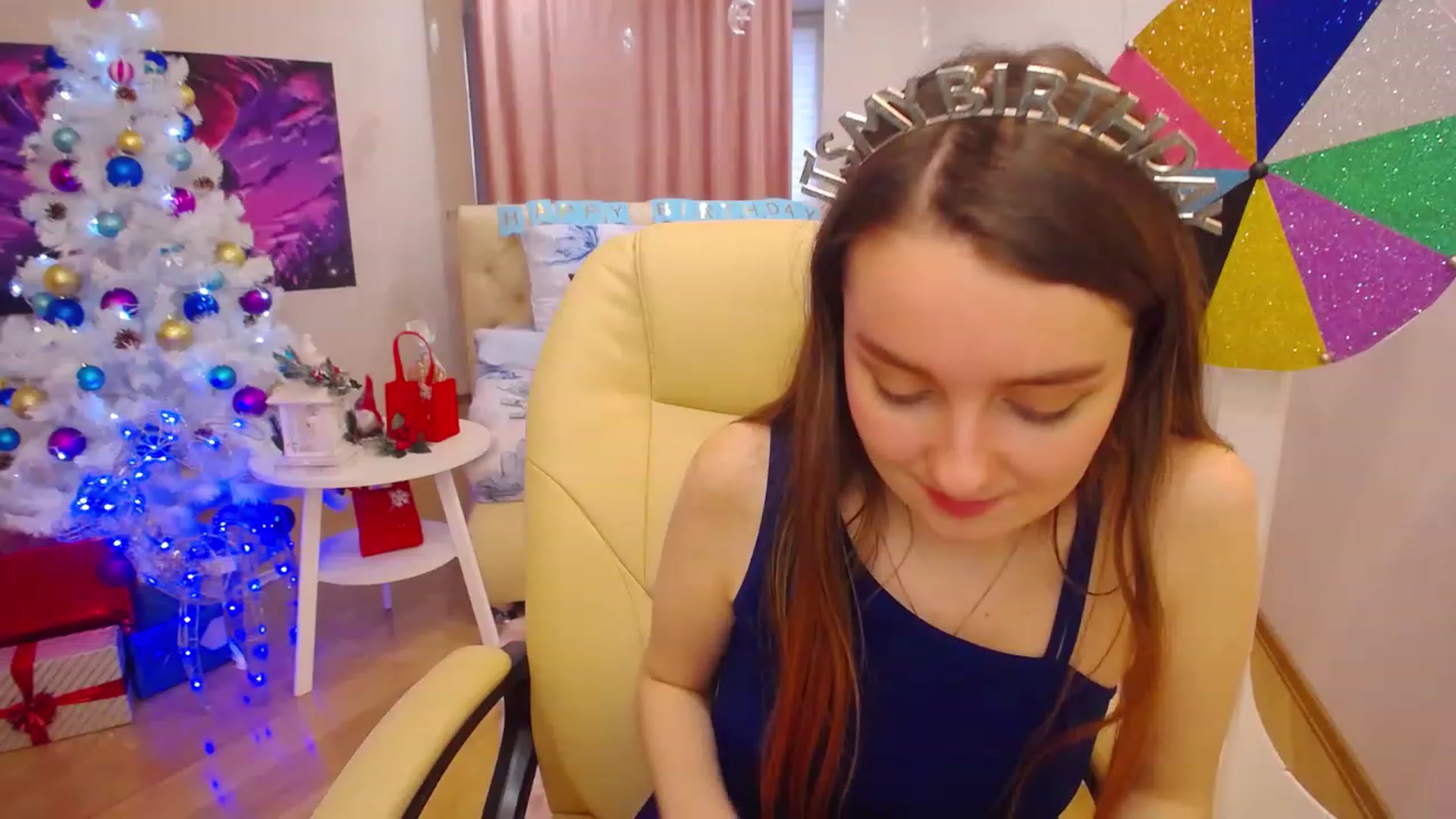 Gallery image thumbnail from OceanFeelss's myfreecams stream on, 12/21/2022, 07:50 image 18 of 20