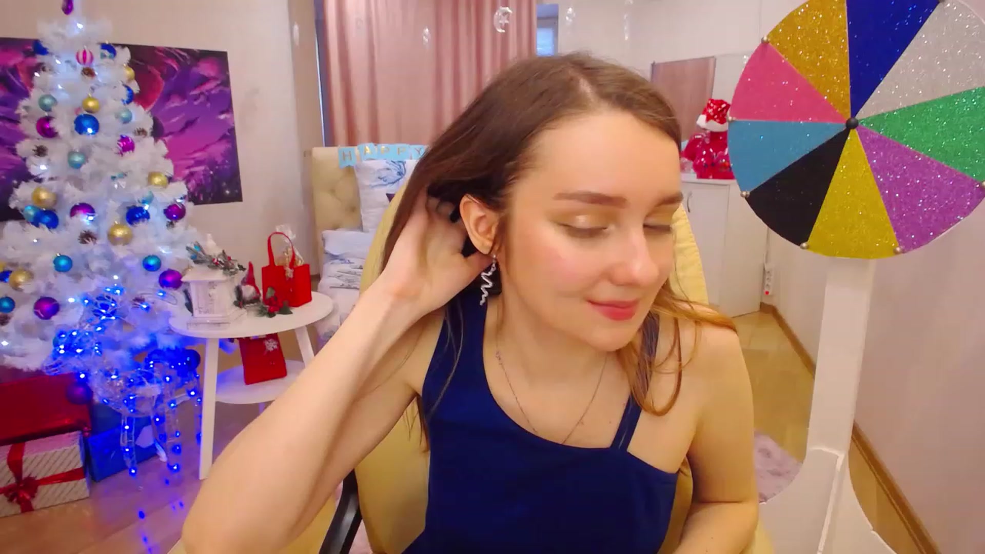 Gallery image thumbnail from OceanFeelss's myfreecams stream on, 12/21/2022, 07:50 image 6 of 20