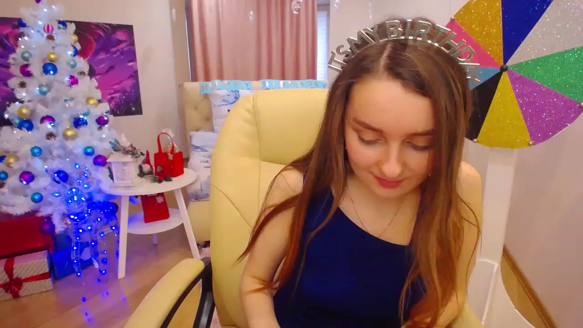 Gallery image thumbnail from OceanFeelss's myfreecams stream on, 12/21/2022, 07:50 image 16 of 20