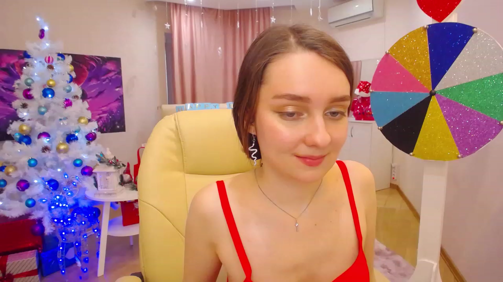 Gallery image thumbnail from OceanFeelss's myfreecams stream on, 12/21/2022, 08:50 image 14 of 20