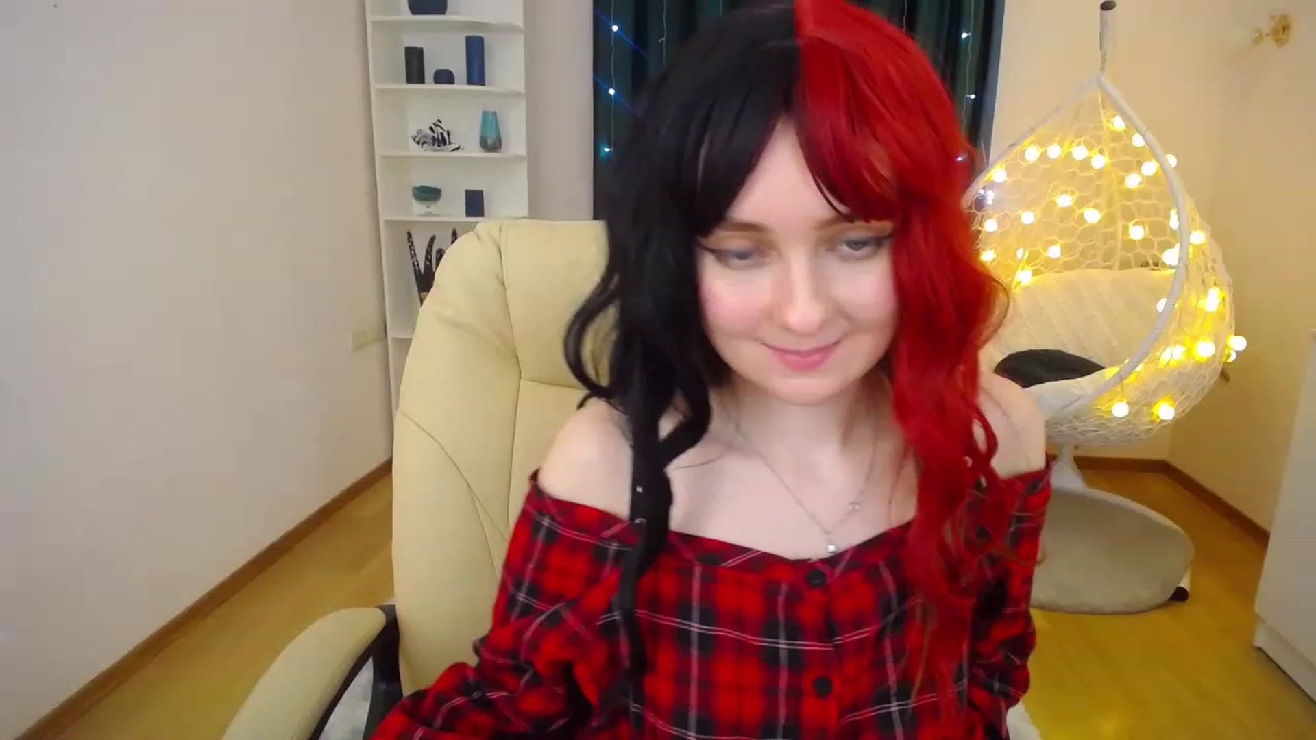 Gallery image thumbnail from OceanFeelss's myfreecams stream on, 12/23/2022, 09:47 image 14 of 20
