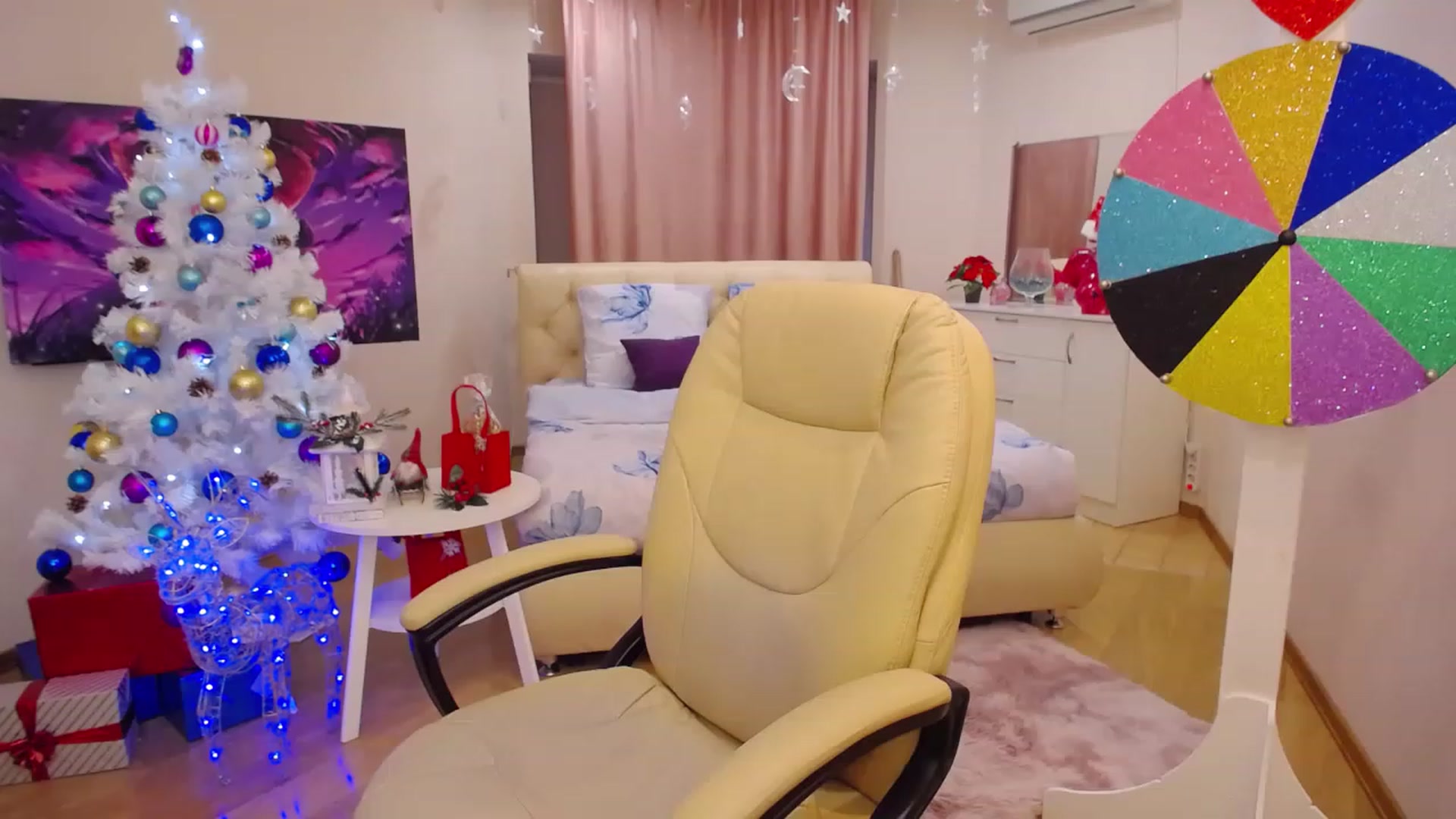 Gallery image thumbnail from OceanFeelss's myfreecams stream on, 12/24/2022, 13:54 image 1 of 20