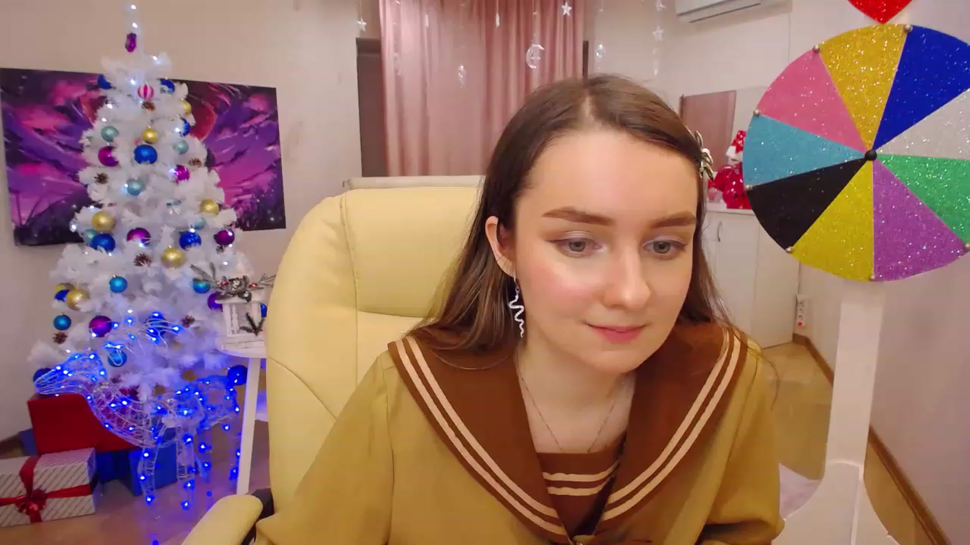 Gallery image thumbnail from OceanFeelss's myfreecams stream on, 12/24/2022, 17:05 image 10 of 20