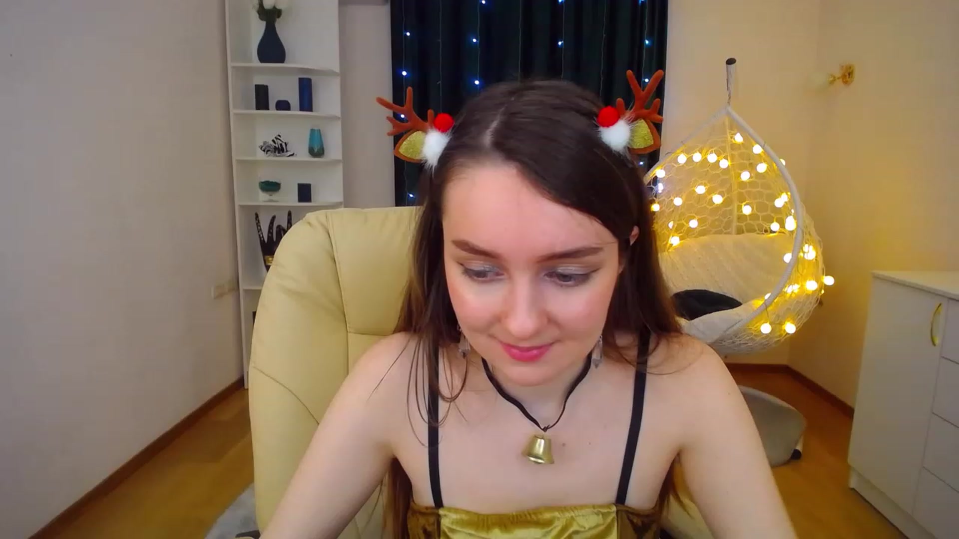 Gallery image thumbnail from OceanFeelss's myfreecams stream on, 12/26/2022, 11:30 image 10 of 20