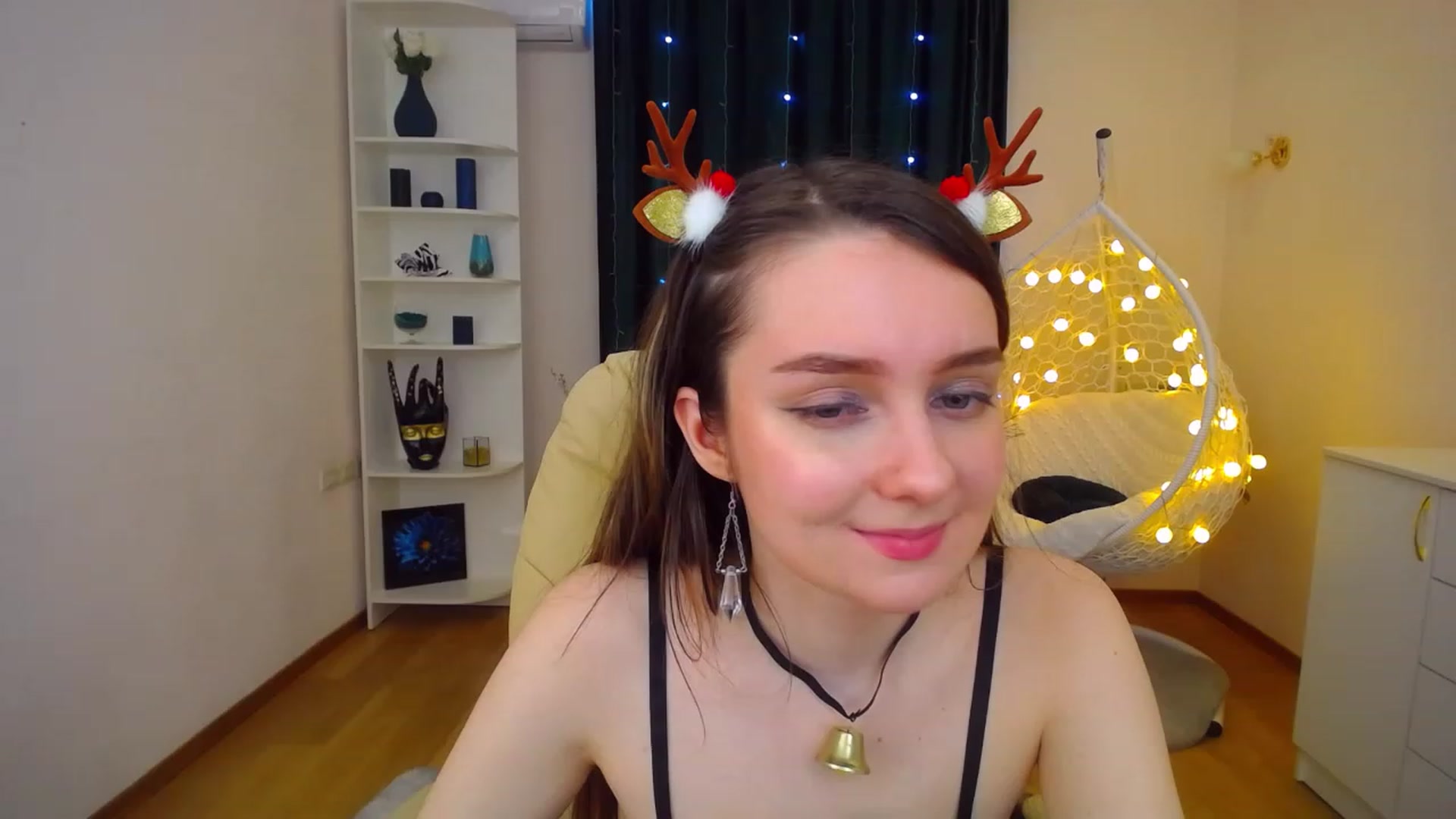 Gallery image thumbnail from OceanFeelss's myfreecams stream on, 12/26/2022, 11:30 image 15 of 20