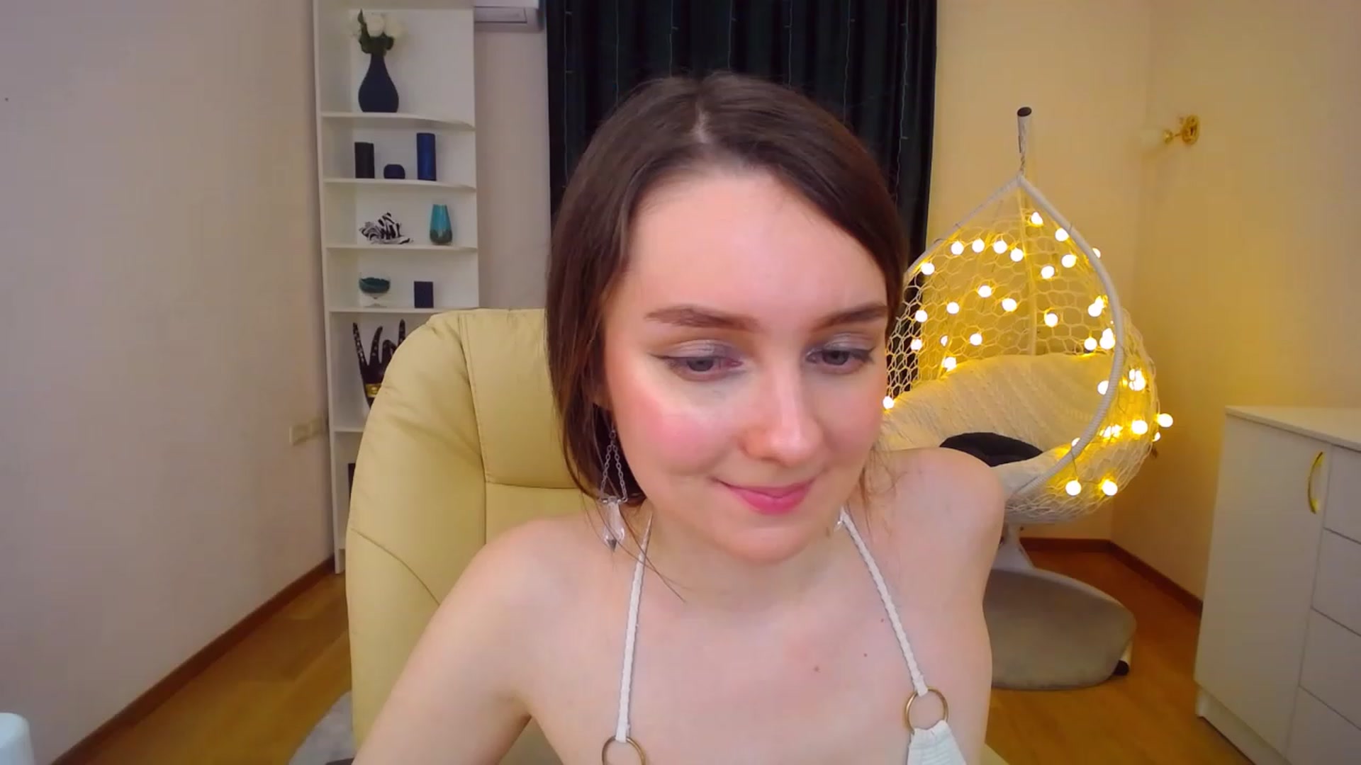 Gallery image thumbnail from OceanFeelss's myfreecams stream on, 12/26/2022, 15:38 image 4 of 20