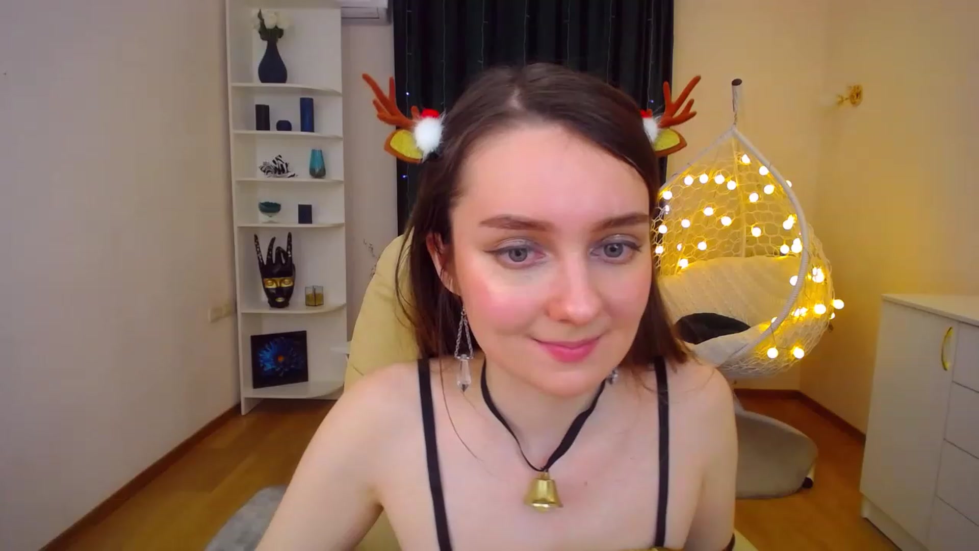 Gallery image thumbnail from OceanFeelss's myfreecams stream on, 12/26/2022, 15:38 image 9 of 20