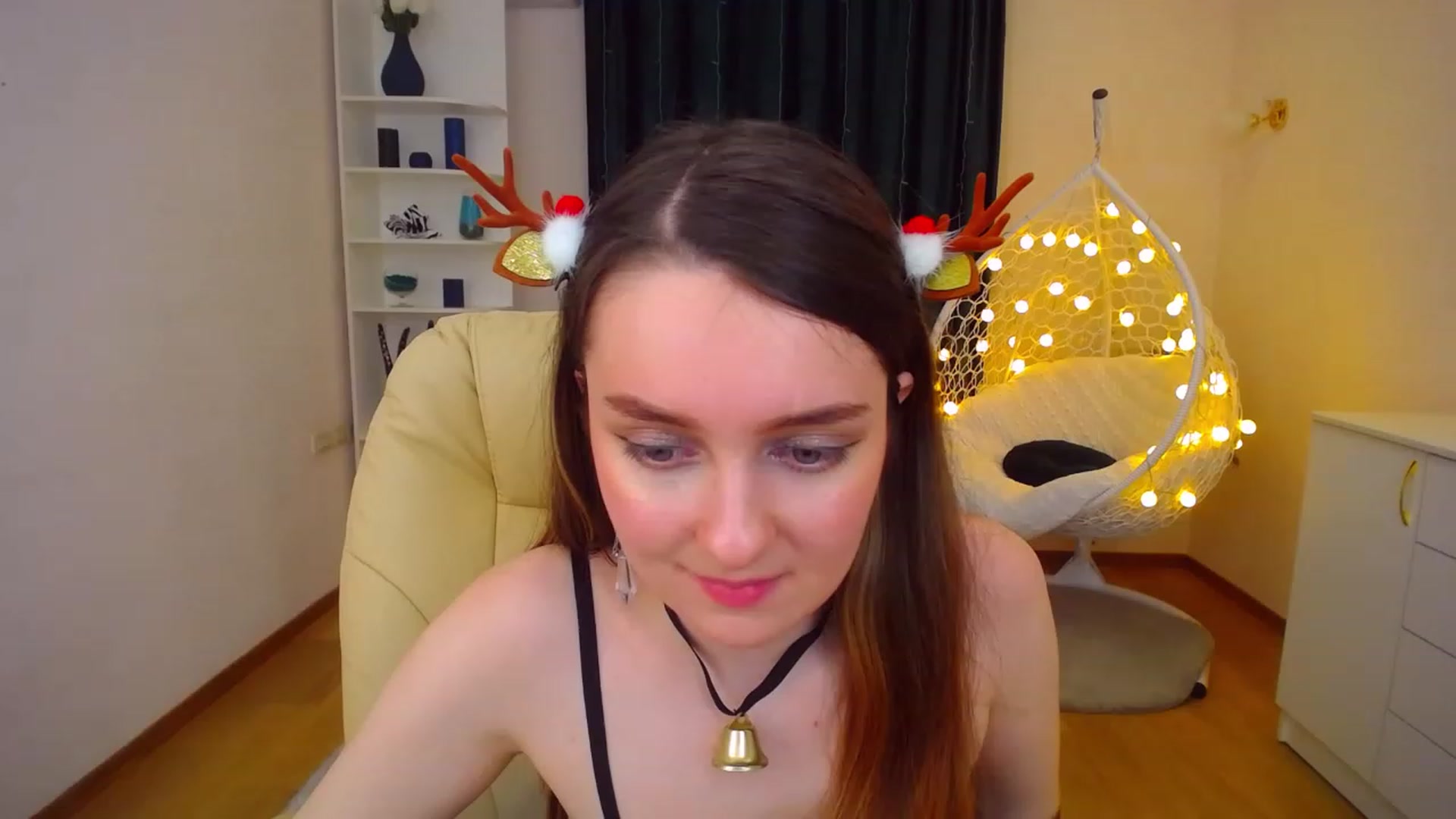 Gallery image thumbnail from OceanFeelss's myfreecams stream on, 12/26/2022, 15:38 image 19 of 20