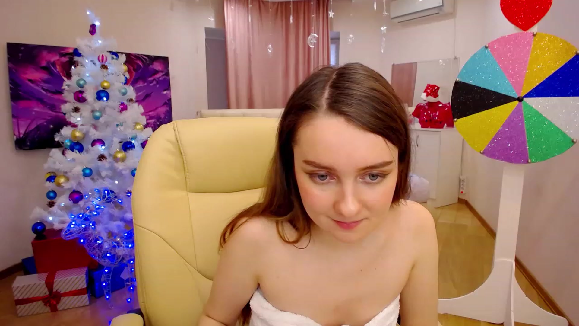 Gallery image thumbnail from OceanFeelss's myfreecams stream on, 12/27/2022, 07:49 image 14 of 20