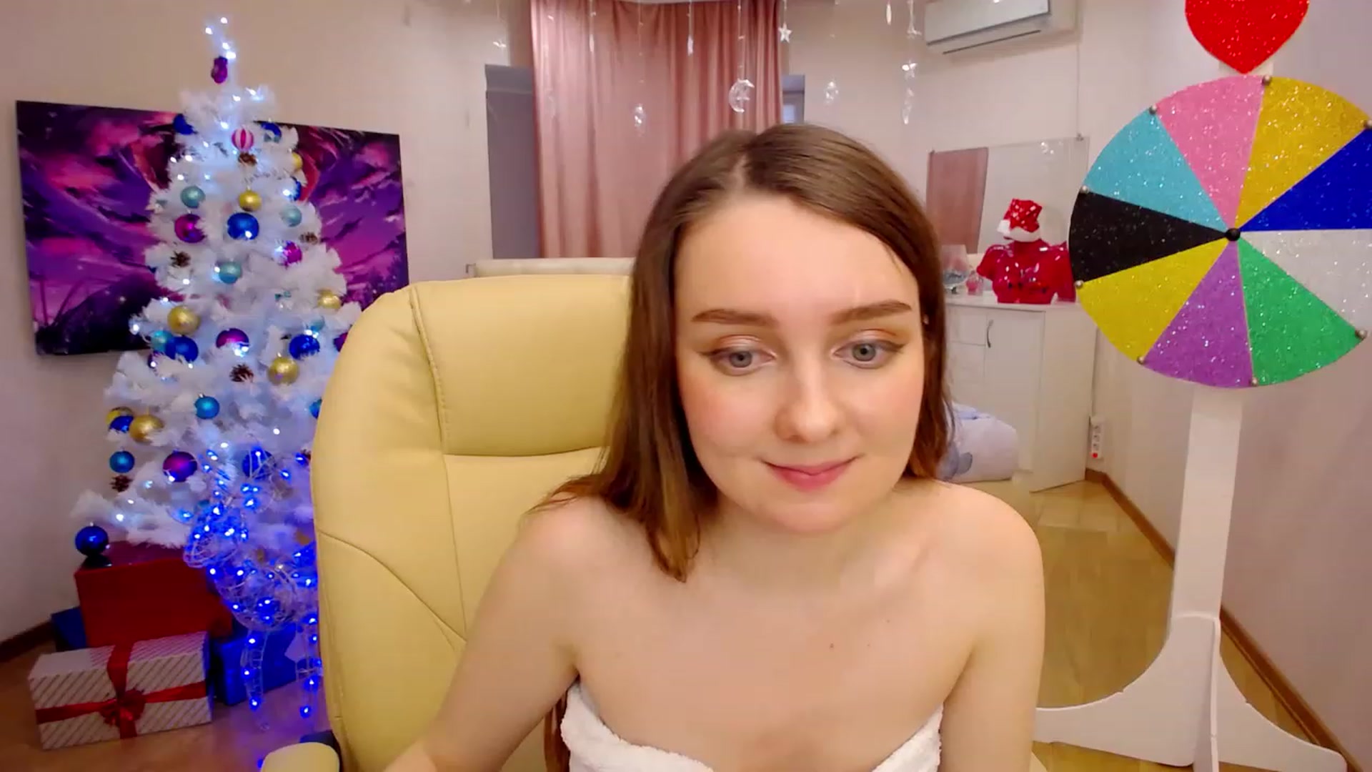 Gallery image thumbnail from OceanFeelss's myfreecams stream on, 12/27/2022, 07:49 image 12 of 20