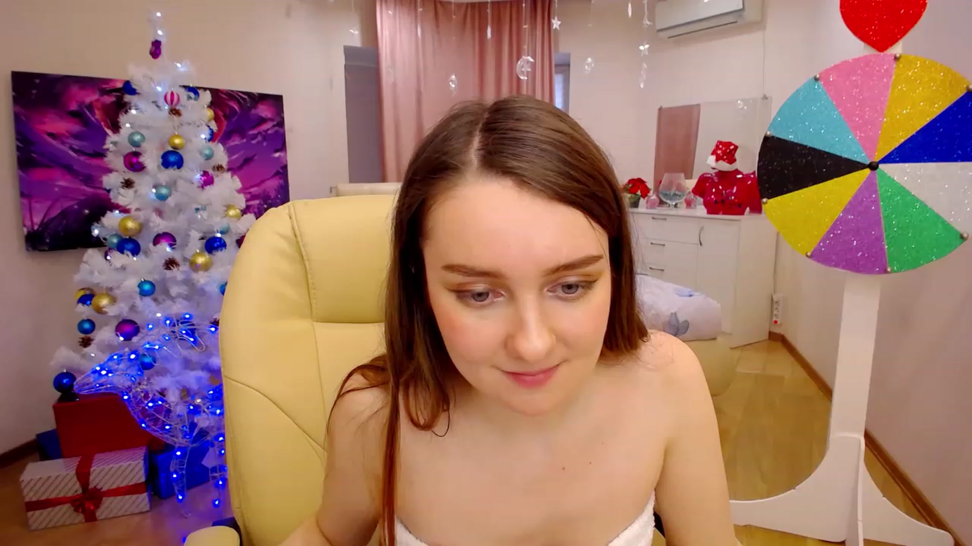 Gallery image thumbnail from OceanFeelss's myfreecams stream on, 12/27/2022, 07:49 image 18 of 20