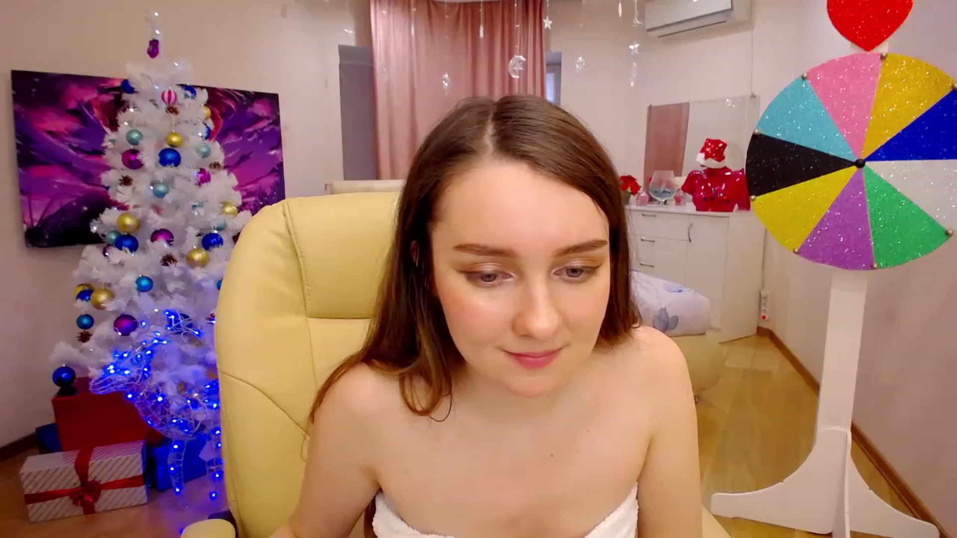 Gallery image thumbnail from OceanFeelss's myfreecams stream on, 12/27/2022, 07:49 image 15 of 20