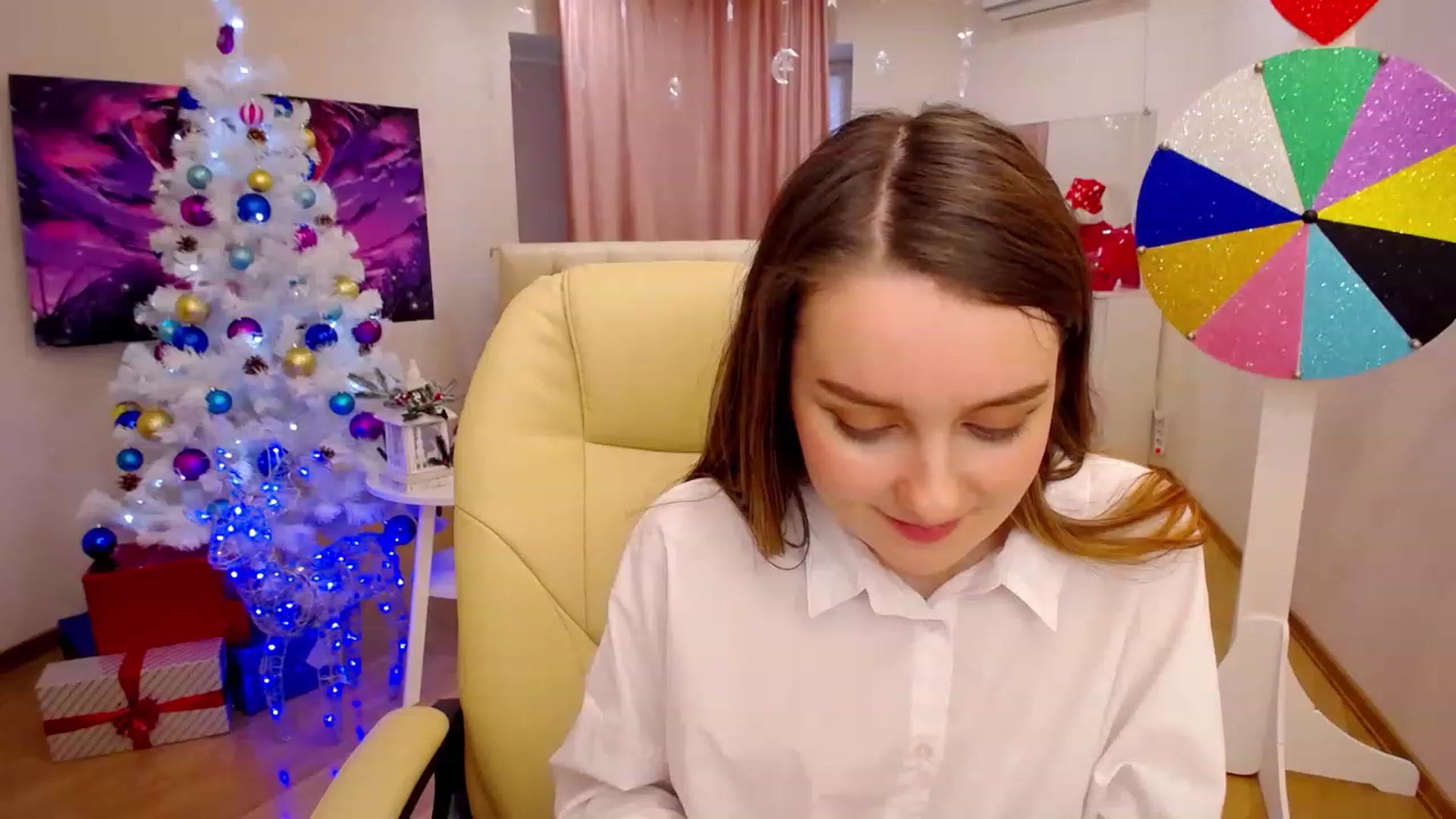 Gallery image thumbnail from OceanFeelss's myfreecams stream on, 12/27/2022, 09:54 image 17 of 20