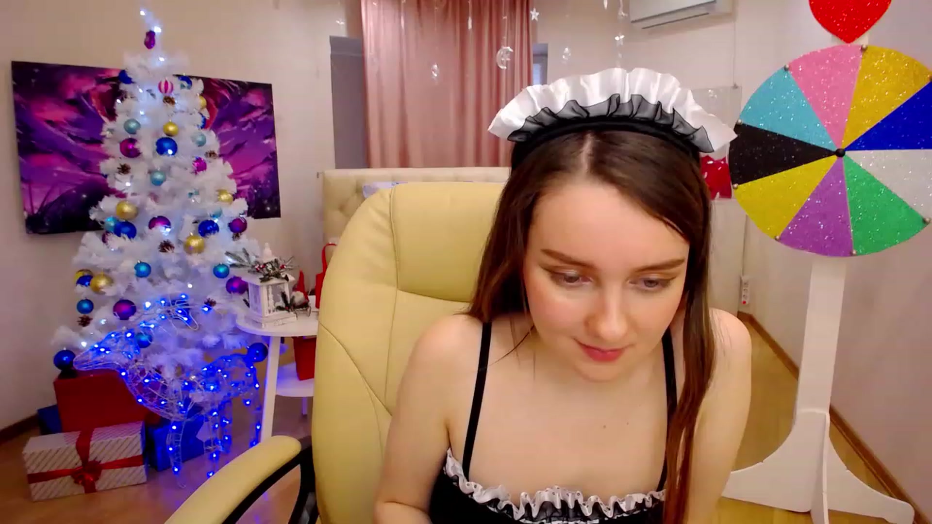 Gallery image thumbnail from OceanFeelss's myfreecams stream on, 12/27/2022, 09:54 image 4 of 20