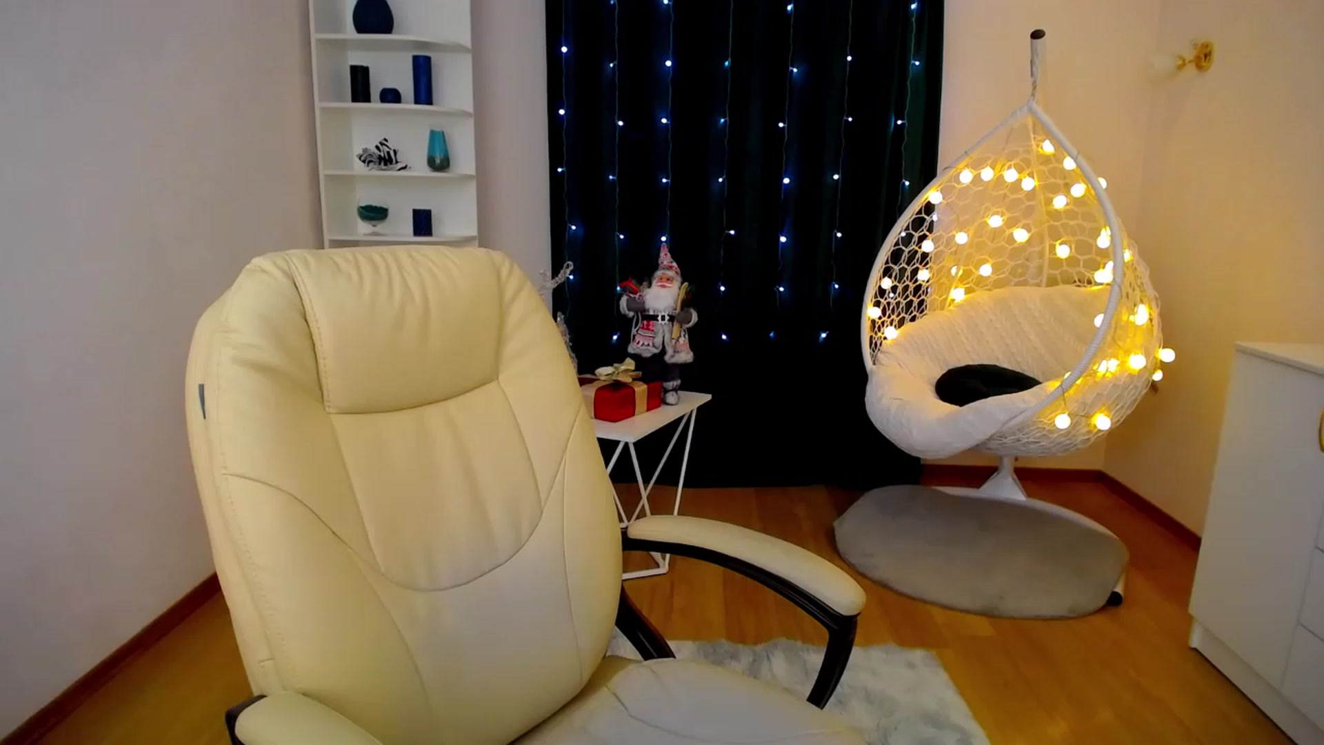 Gallery image thumbnail from OceanFeelss's myfreecams stream on, 12/28/2022, 09:27 image 6 of 20