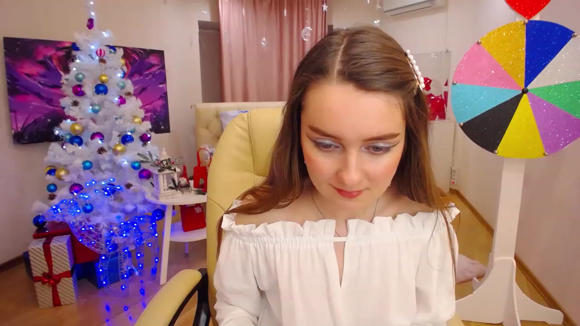 Gallery image thumbnail from OceanFeelss's myfreecams stream on, 12/30/2022, 19:42 image 19 of 20